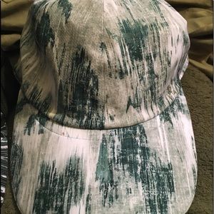 Lululemon Runners hat adjusts to any size men/wom